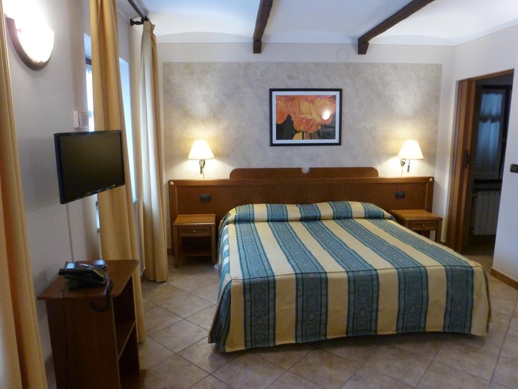 La Cascina Di Villa Due Narzole Buitenkant foto